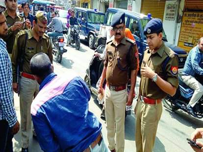 एक्शन में एंटी रोमियो दस्ता