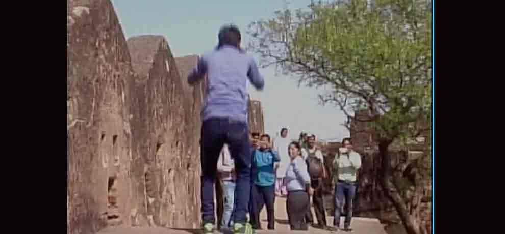 anti romeo squad arrested 13 molesters in different parts of ghaziabad as per cm yogi instruction