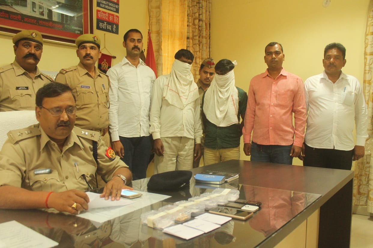 Three people arrested with jewelery