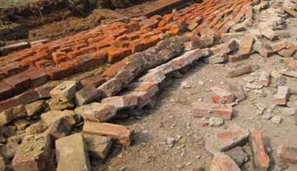 two children dead after collapse a wall 