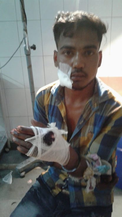 fight between two group for pakora