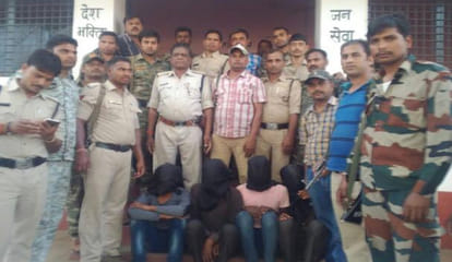 four dacoit caught with waepon