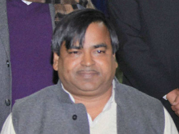 cheating case filed against gangrape accused gayatri prajapati
