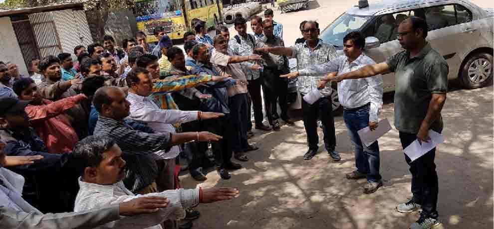 government offices environment is changing in noida after yogi government in up 