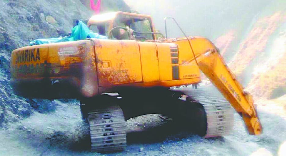 Kapkot Kamari road is closed for seven days