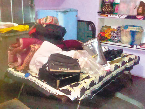Locking jewelry, 20 thousand cash stolen