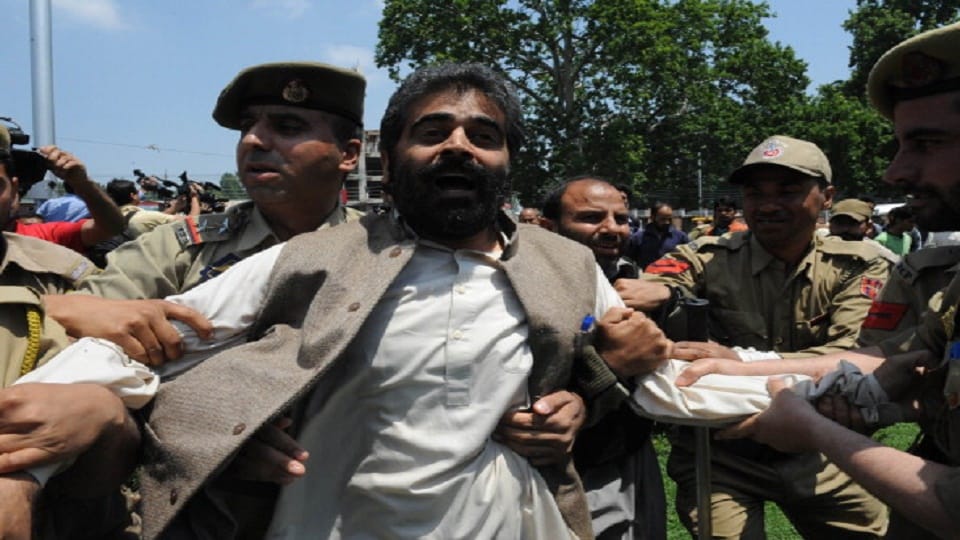 Separatist leader Nayeem Khan detained at Srinagar airport