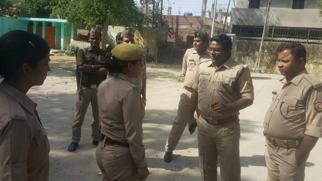 police is in action with anti romeo campaign