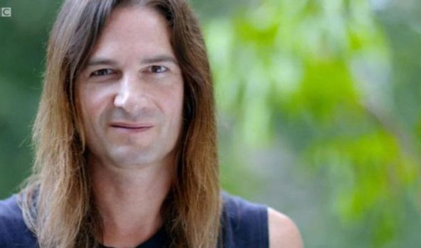 This guy take injection of snake venom last 30 years
