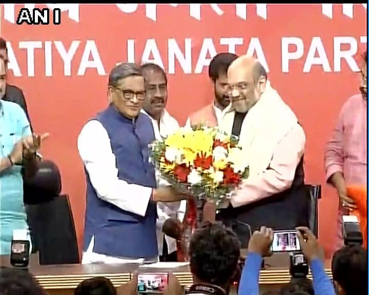 former cm of karnataka sm krishna joins bjp