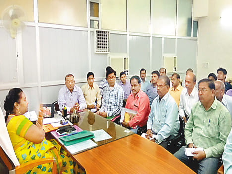 Stop the payment of a field officer