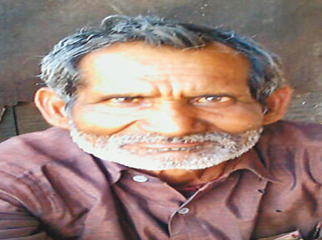 Pugs beat tea seller, looted rupees