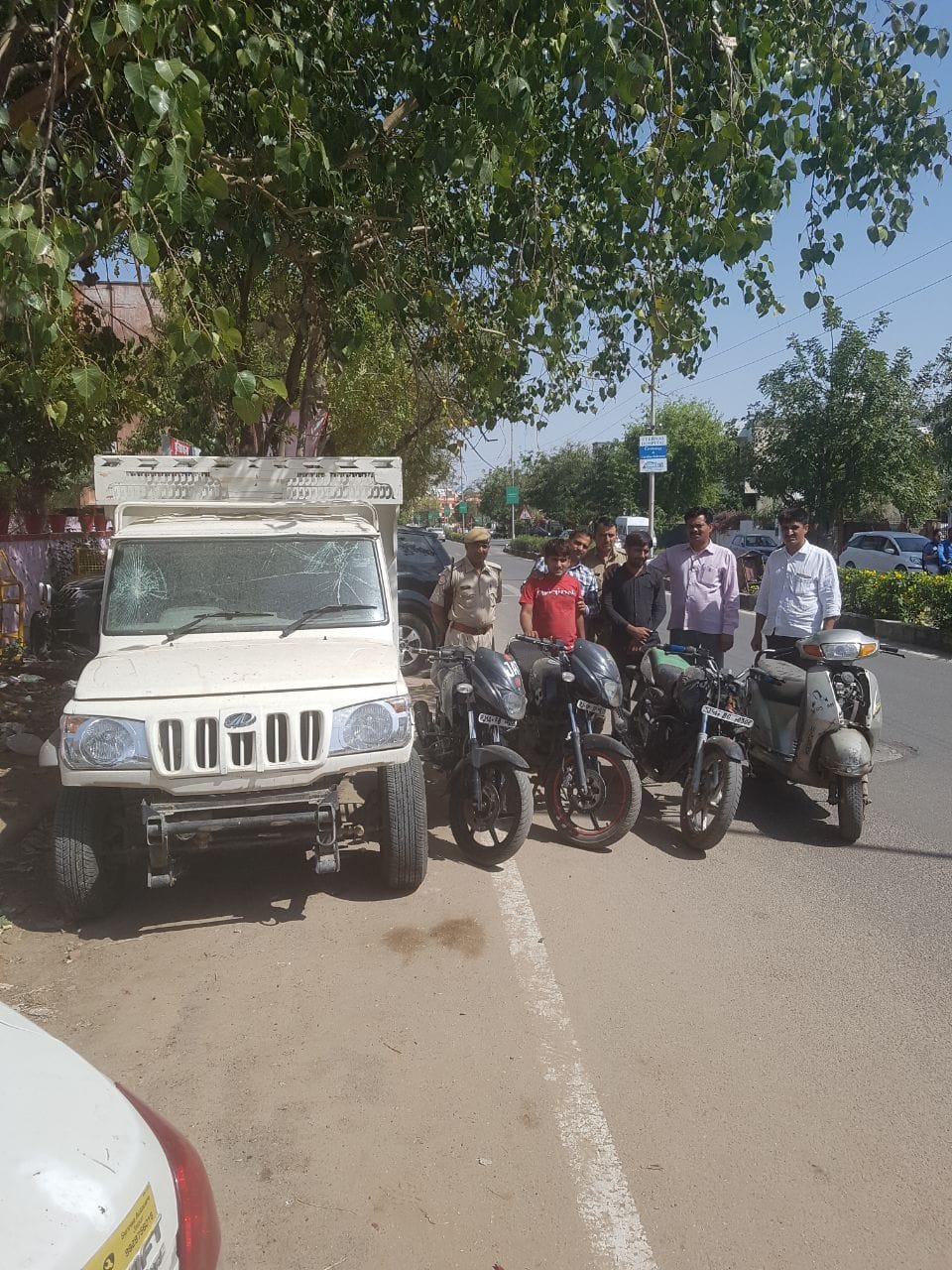 The deal used to steal vehicles at the behest of close friends in jail, two criminals arrested