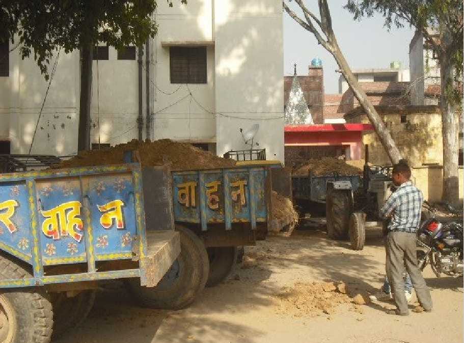 11 tractor-trolley seals doing illegal mining