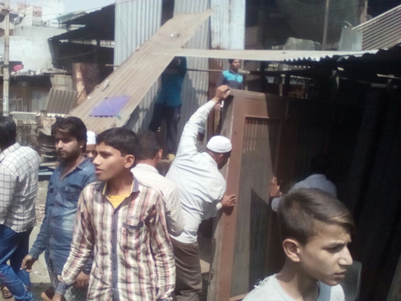 On the orders of the DM, encroachment campaign in the city, officer with JCB