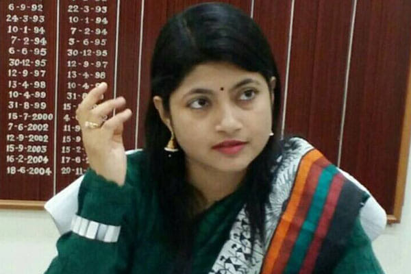 Yogiraj discussed the District Magistrate B. chandrakala Delhi reached deputation