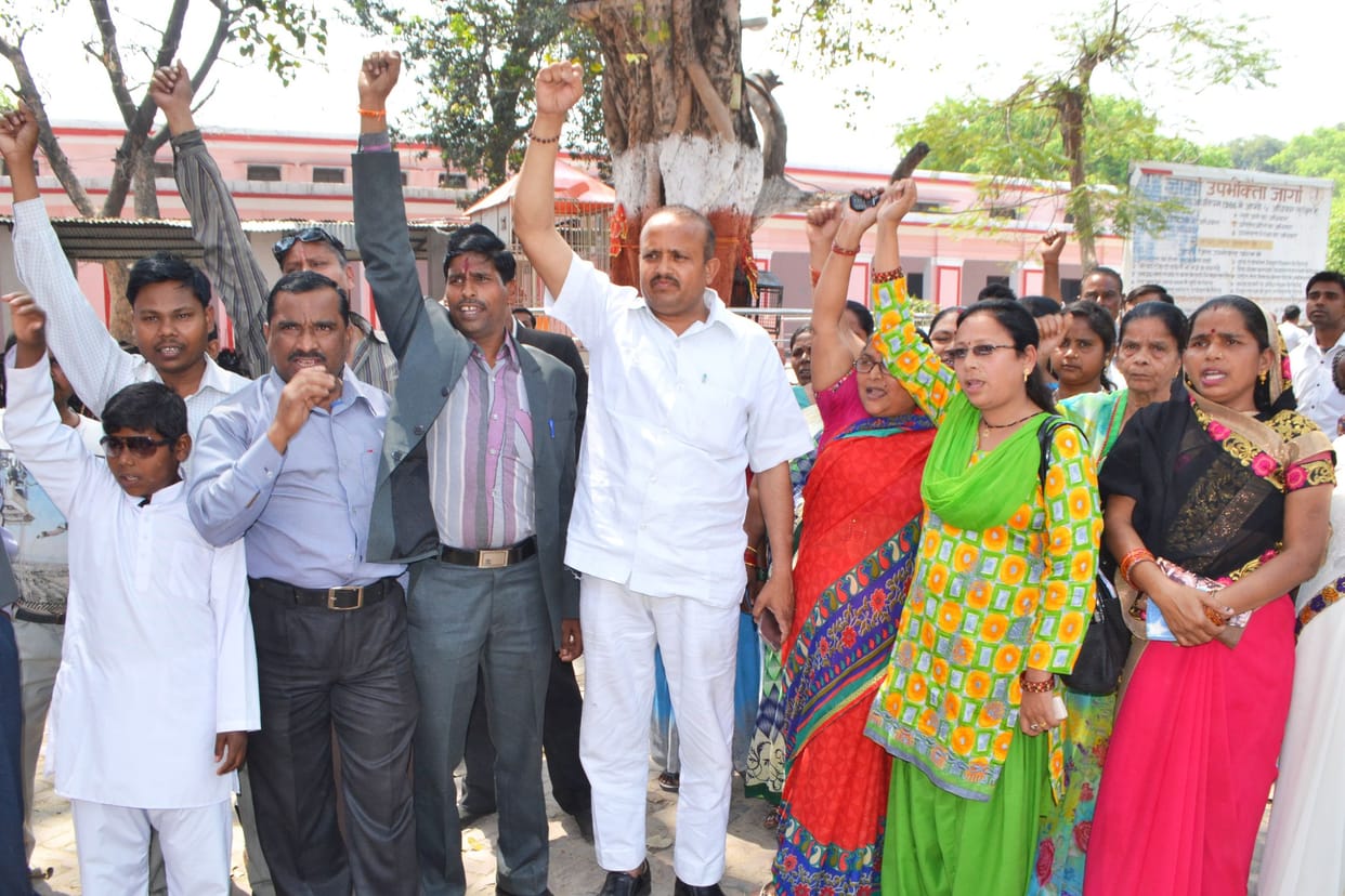Demonstrate the demand for ban on Gokshi