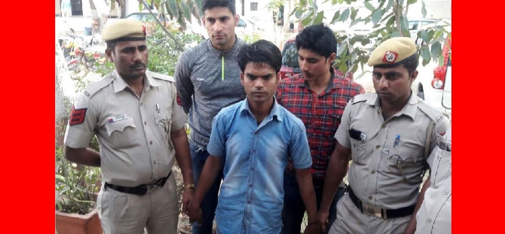 delhi girl denies to marry after 2 years of relation, tensed man throws acid on her