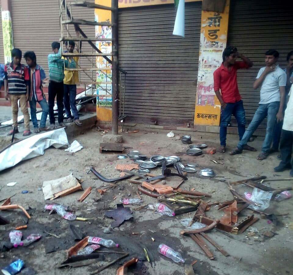 Women's demolition on the liquor shop in PM Modi parliamentary area