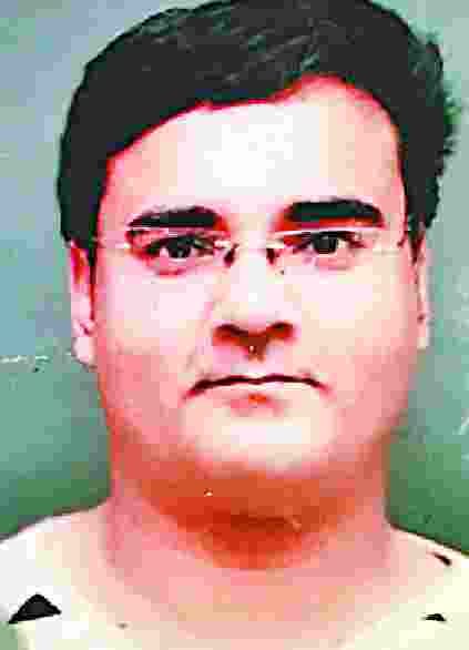 lic manager murdered afer loot