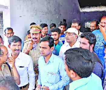 10 shops including animal slaughter seize