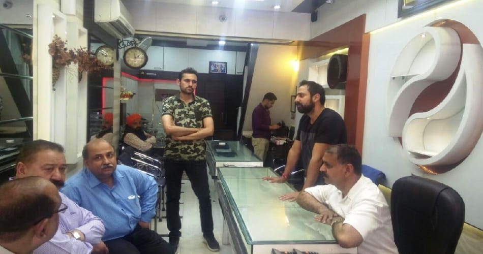 planned robbery in Jewelry showroom