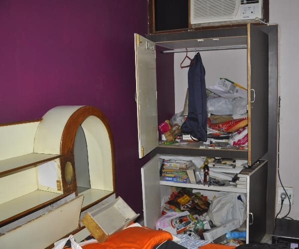 theft in a bank magare home in madiyaon in Lucknow.