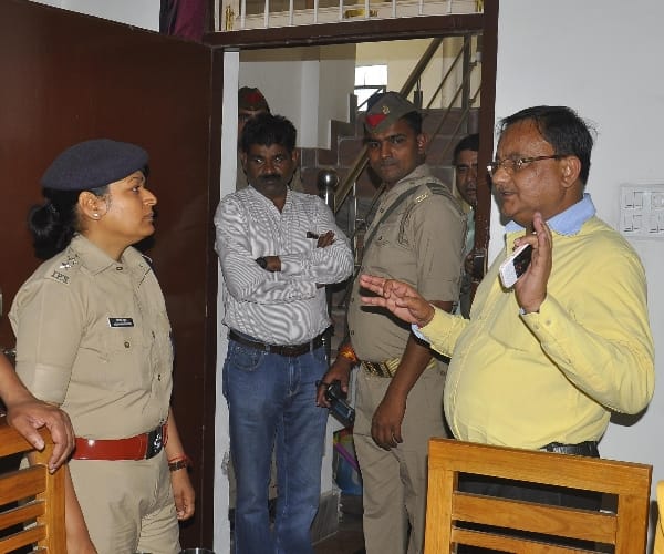 theft in a bank magare home in madiyaon in Lucknow.