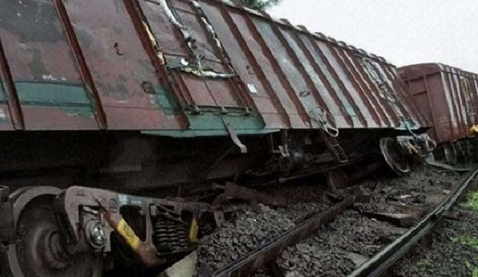 two bogies down of cargo train in orai 