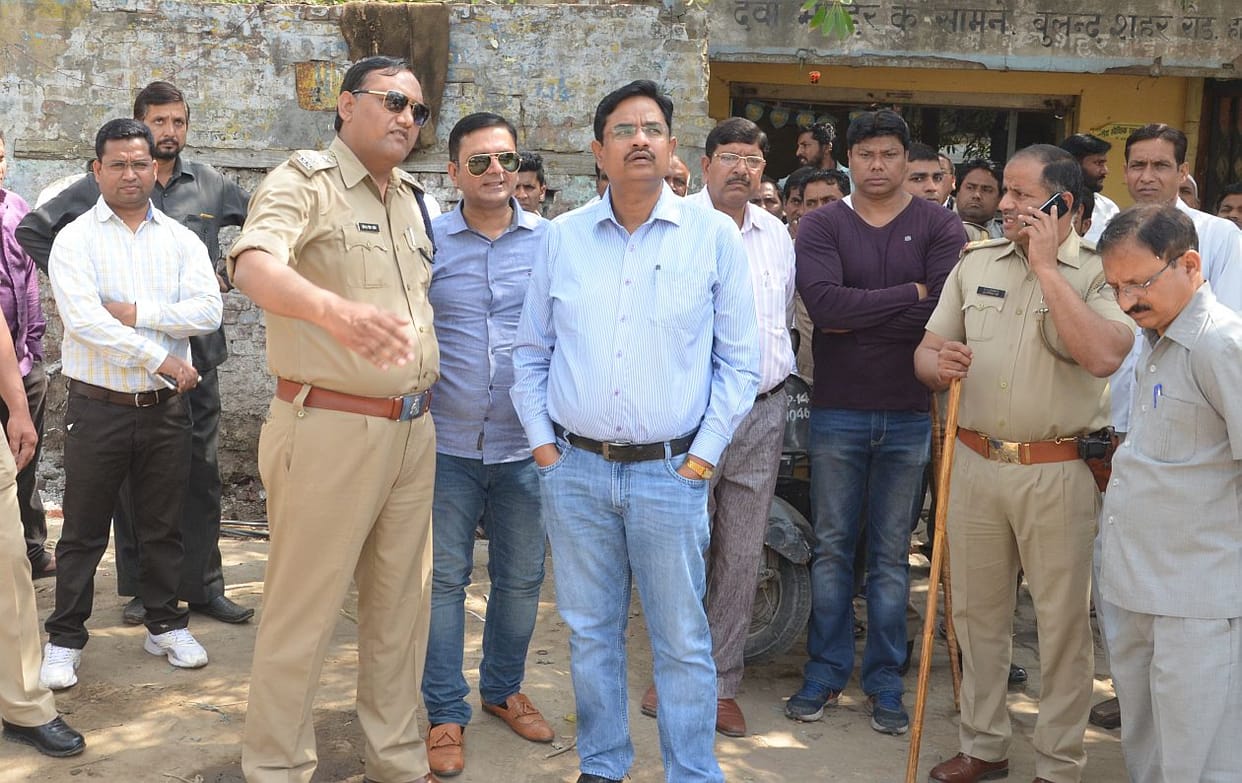 Encroachment removed from Meerut-Bulandshahr road.