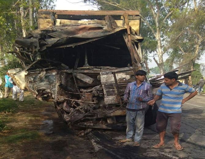 huge fire in trucks after collision, both drivers burnt alive at ladwa yamunanagar road 