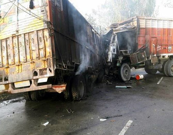 huge fire in trucks after collision, both drivers burnt alive at ladwa yamunanagar road 