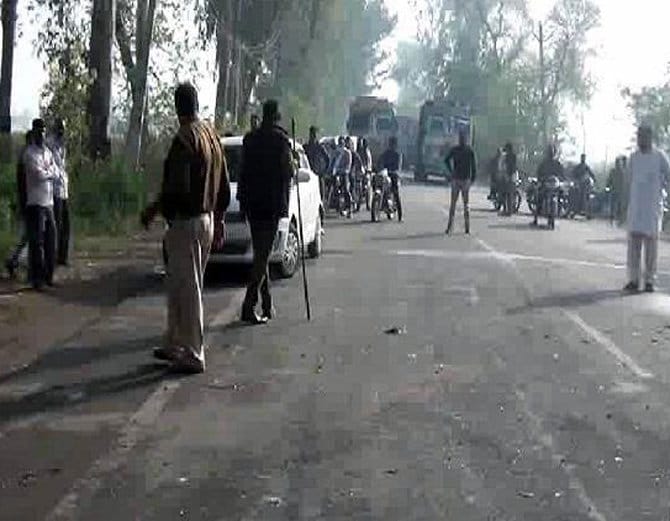 huge fire in trucks after collision, both drivers burnt alive at ladwa yamunanagar road 