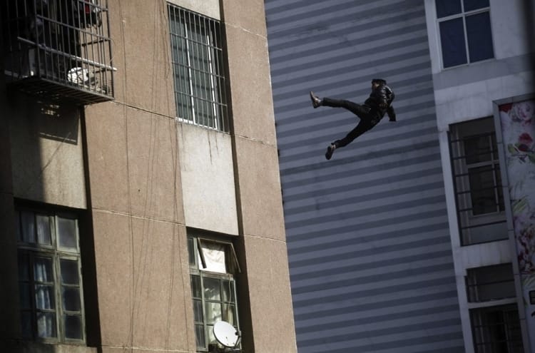 man jump from second floor to escape himself from income tax officers 