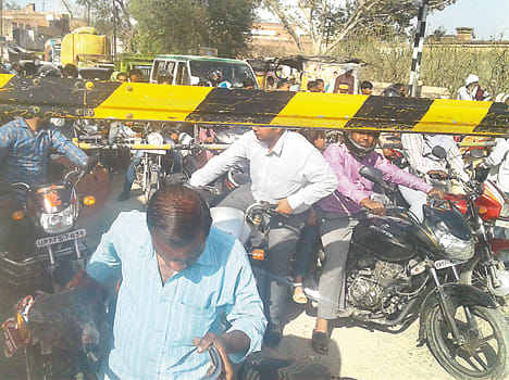 Boom of scurry railway crossing again bad