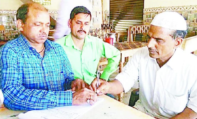 24 businessmen could not show license