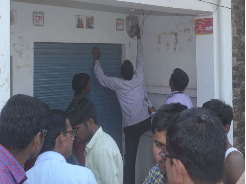 bijalee choree ke aarop mein 219 logaaen par riport darj