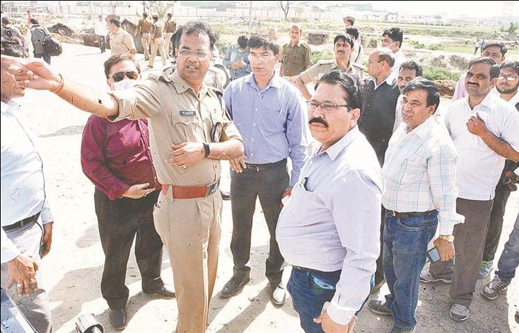 Six illegal katabher seals of three meat exporters