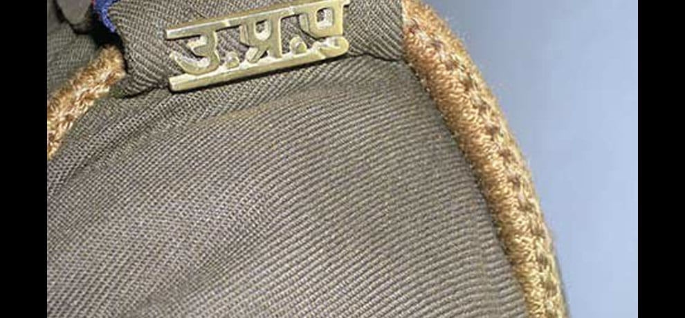UP Police: UP 100 policeman caught sleeping in their jeep 
