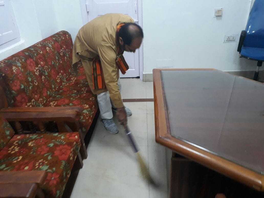 ... and when the minister of the Yogi bows before taking over the charge