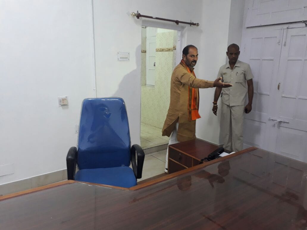 ... and when the minister of the Yogi bows before taking over the charge