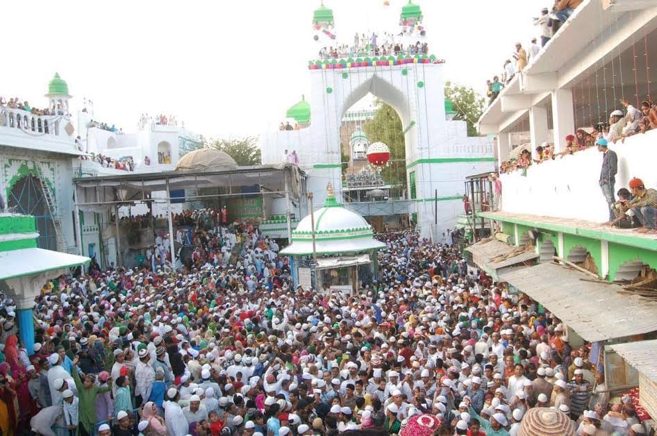 अजमेर शरीफ भेजी चादर