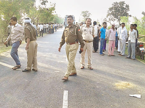 Biking bike in kheda truck dies of teenager and youth