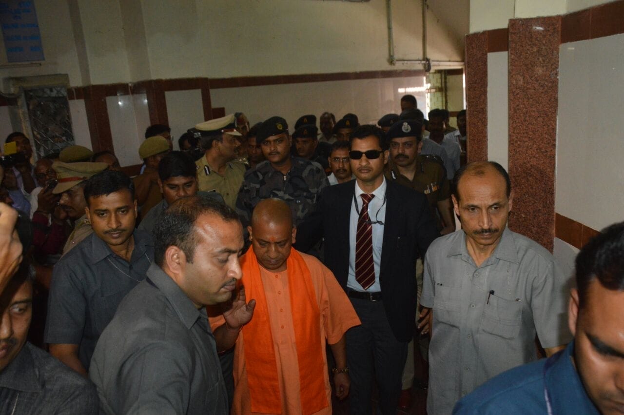  adityanath visits trauma in lucknow.
