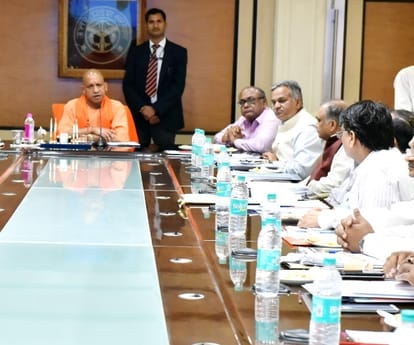 chief minister adityanath decision in first meeting.