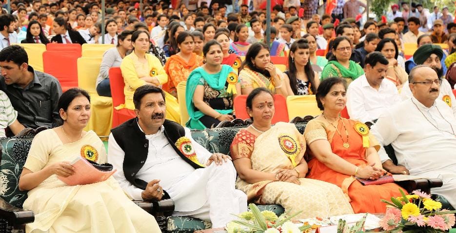 annual function Una College, prizes distributed 