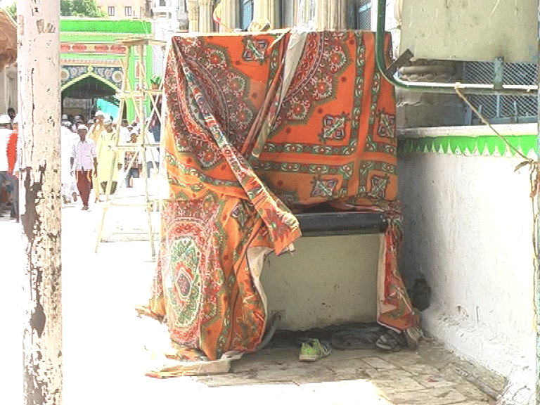 Negligence in the security of those coming to khwaja Urs