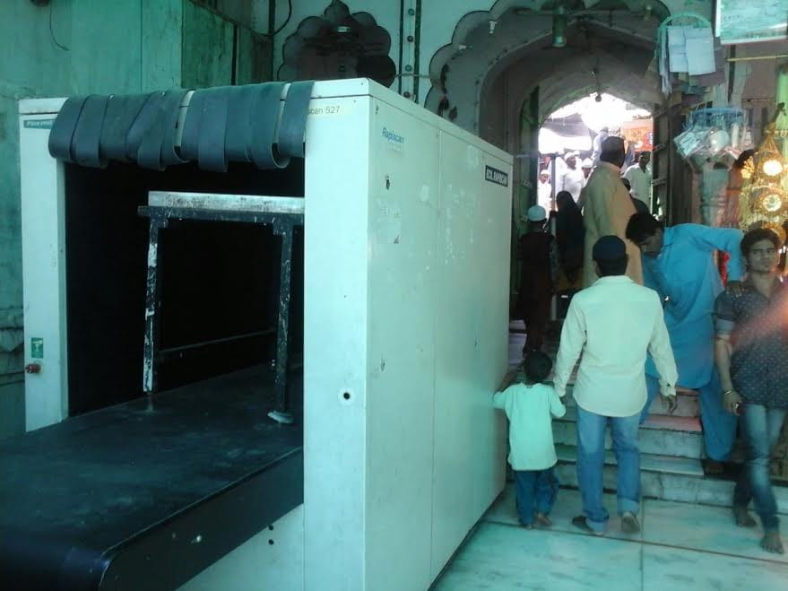 Negligence in the security of those coming to khwaja Urs