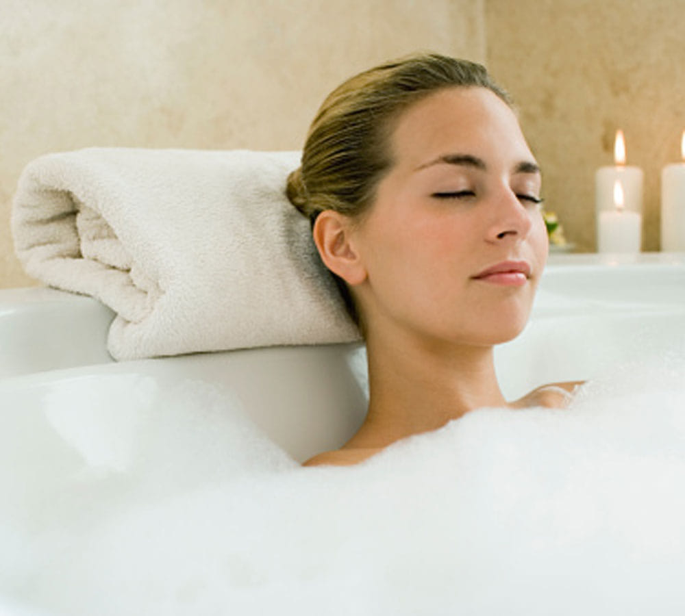 these five mistakes while taking bath can cause skin related problems 
