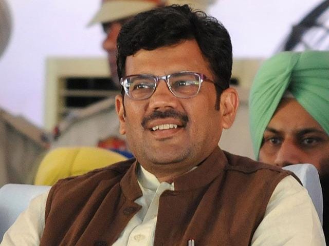 heart attack to formar punjab bjp state president kamal sharma, reffered to ludhiana dmc